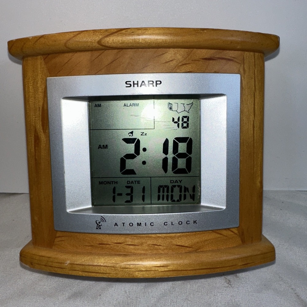 VTG Sharp SPC323 Wood Frame Atomic Desktop Clock Alarm Temperature Date